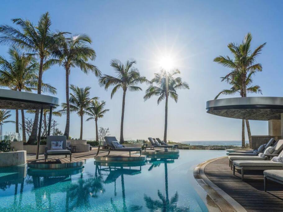 Luxury Jewel Beachfront King Apartment *